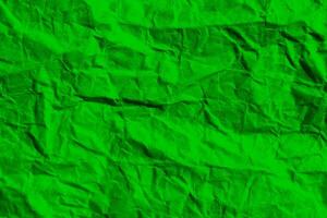 enrugado verde papel textura fundo. amassado papel superfície. foto