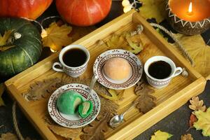 colorida japonês doces Daifuku ou mochi fatiado. doces fechar acima em a prato com copo do café foto