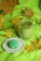 colorida japonês doces Daifuku ou mochi fatiado. doces fechar acima em a prato com copo do matcha chá foto