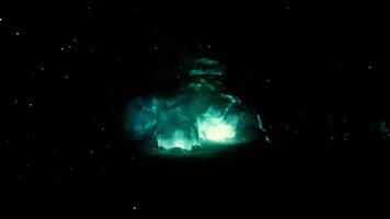 surpreendente azul gelo caverna dentro a coração do uma geleira foto