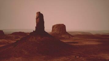 monumento vale com deserto desfiladeiro dentro EUA foto