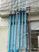 tubo dentro a construção do a casa dentro Tailândia foto