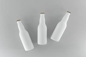 Modelo de maquete de garrafas renderizadas em 3D foto