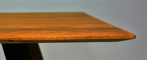 de madeira mesa superfície. natural madeira mobília fechar Visão foto
