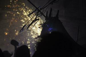 Cavallo di fuoco trad. cavalo do fogo fogos de artifício exibição dentro ripa foto