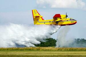 cakovec, Croácia, 2018 - especial missão avião às ar base. ar força voar Operação. aviação e aeronaves. combate a incêndios e firekiller. militares indústria. mosca e vôo. foto