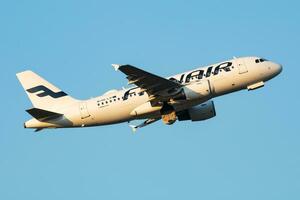 finnair airbus A319 oh-lvi passageiro avião saída e levar fora às Viena aeroporto foto