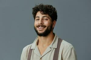 homem face felicidade isolado sorrir branco casual caucasiano barba confiança adulto feliz jovem cara foto