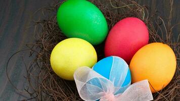 colorida Páscoa ovos. vibrante, festivo feriado decorações simbolizando Primavera celebração e tradicional ornamentado desenhos foto