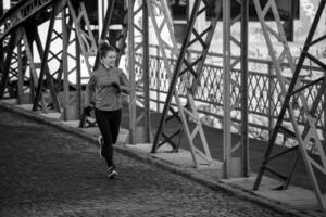 mulher exercício - Preto e branco foto