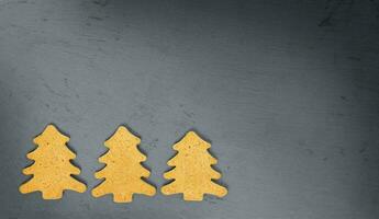 Natal conceito. Natal árvores Pão de gengibre biscoitos foto