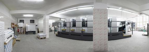 duas, quatro e cinco unidades de máquinas de impressão offset foto