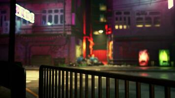uma cidade rua às noite com néon luzes foto