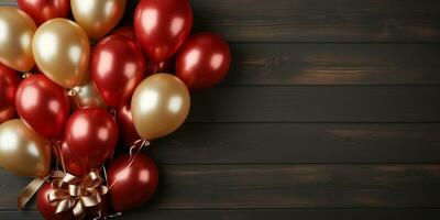 ai gerado aniversário festa bandeira vermelho e ouro plano composição com balões, confete, conceito Cartão Presente, cópia de espaço, de madeira fundo foto
