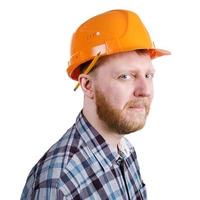 trabalhador da construção civil com capacete laranja foto