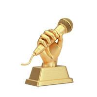 dourado música prêmio troféu dentro forma do mão com microfone. 3d Renderização foto