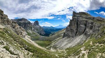 parque natural puez odle Itália dolomites verão caminhada foto