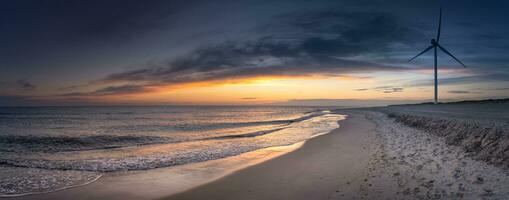 panorama a partir de uma pôr do sol às a de praia foto