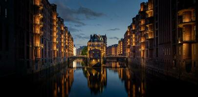 a armazém distrito Speicherstadt do Hamburgo dentro a cedo tarde foto