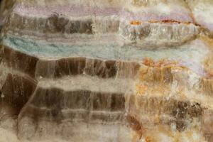 macro pedra mineral fluorita em uma Preto fundo foto