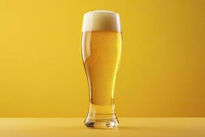 ai gerado Cerveja vidro com cheio Cerveja isolado com uma amarelo fundo. ai gerado foto