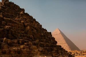 famoso egípcio pirâmides do giza. panorama dentro Egito. pirâmide dentro deserto. África. maravilha do a mundo foto