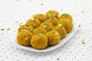 indiano tradicional inverno doce Comida methi laddu foto