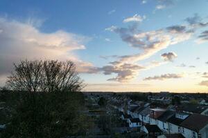 Alto ângulo Visão do pôr do sol nuvens e céu sobre Inglaterra foto