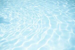 água fundo, ondulação e fluxo com ondas. verão azul natação piscina padronizar. ondulação água dentro natação piscina com Sol reflexão foto