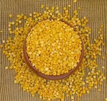 Dividido grão de bico Além disso conhecer Como amarelo Dividido ervilhas, chana dal, amarelo lentilha, Dividido Pombo ervilhas, amarelo chana ervilhas, seco grão de bico lentilhas, Dividido amarelo grama ou toor Dal foto