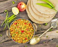 indiano cozinha feijoada indiana Masala ou Rajmah em de madeira mesa foto