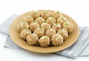 indiano tradicional doce Comida urad Dal laddu foto