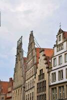 a velho edifícios dentro a cidade do Bruges foto