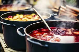 ai gerado bebidas frutas e bagas quente ponderado vinho dentro panelas com vapor dentro rua Comida mercado. generativo ai foto