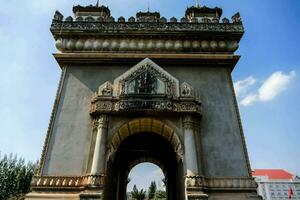 a portão do a real Palácio dentro Laos foto