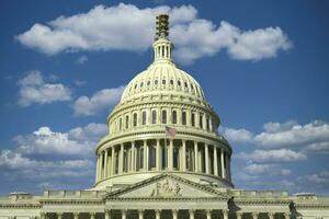 Washington CC, EUA, 2023. lado de fora a nos capitólio construção com a foco em a cúpula em pé Fora sobre Washington dc foto