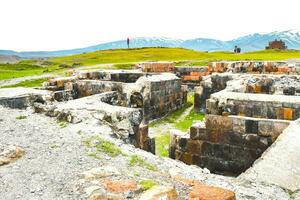 panorama aéreo cênico do sítio arqueológico de ani em kars, turquia - ruínas da cidade medieval armênia de ani na primavera. parte da rota da seda foto