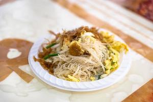 petiscos tradicionais chineses, macarrão de arroz frito foto