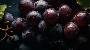 ai gerado fechar-se do Preto uvas com água gotas em Sombrio fundo. fruta papel de parede foto