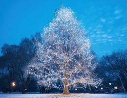 ai gerado uma árvore decorado com luzes com azul céu e estrelado luzes foto