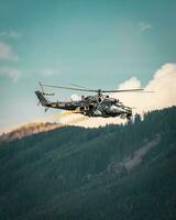 helicóptero usava dentro Ucrânia durante airshow poder do ar dentro Áustria 2022 foto