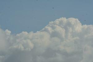 fundo foto do uma nublado céu durante a dia
