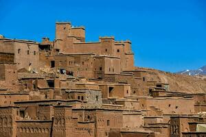 a cidade do Marrocos é mostrando dentro a deserto foto