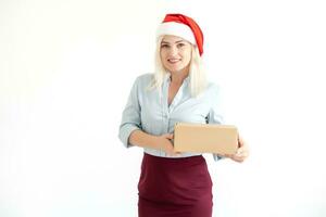 Natal, natal, inverno, felicidade conceito - sorridente mulher dentro santa ajudante chapéu com parcela caixa foto