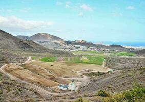 a Visão a partir de a topo do a montanha foto