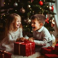 ai gerado crianças excitadamente olhando às decorações e presentes debaixo a Natal árvore. foto