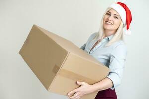 Natal, natal, inverno, felicidade conceito - sorridente mulher dentro santa ajudante chapéu com parcela caixa foto