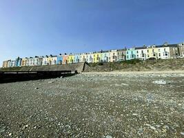 uma Visão do a norte país de gales costa às criccieth foto