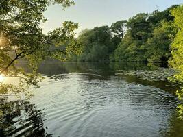 uma Visão do preto mero lago perto ellesmere dentro Shropshire foto