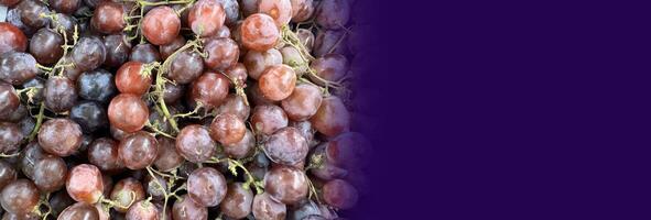 fechar acima do cru orgânico doce vermelho uvas fundo, vinho uvas textura, saudável frutas vermelho vinho uvas fundo, topo Visão foto